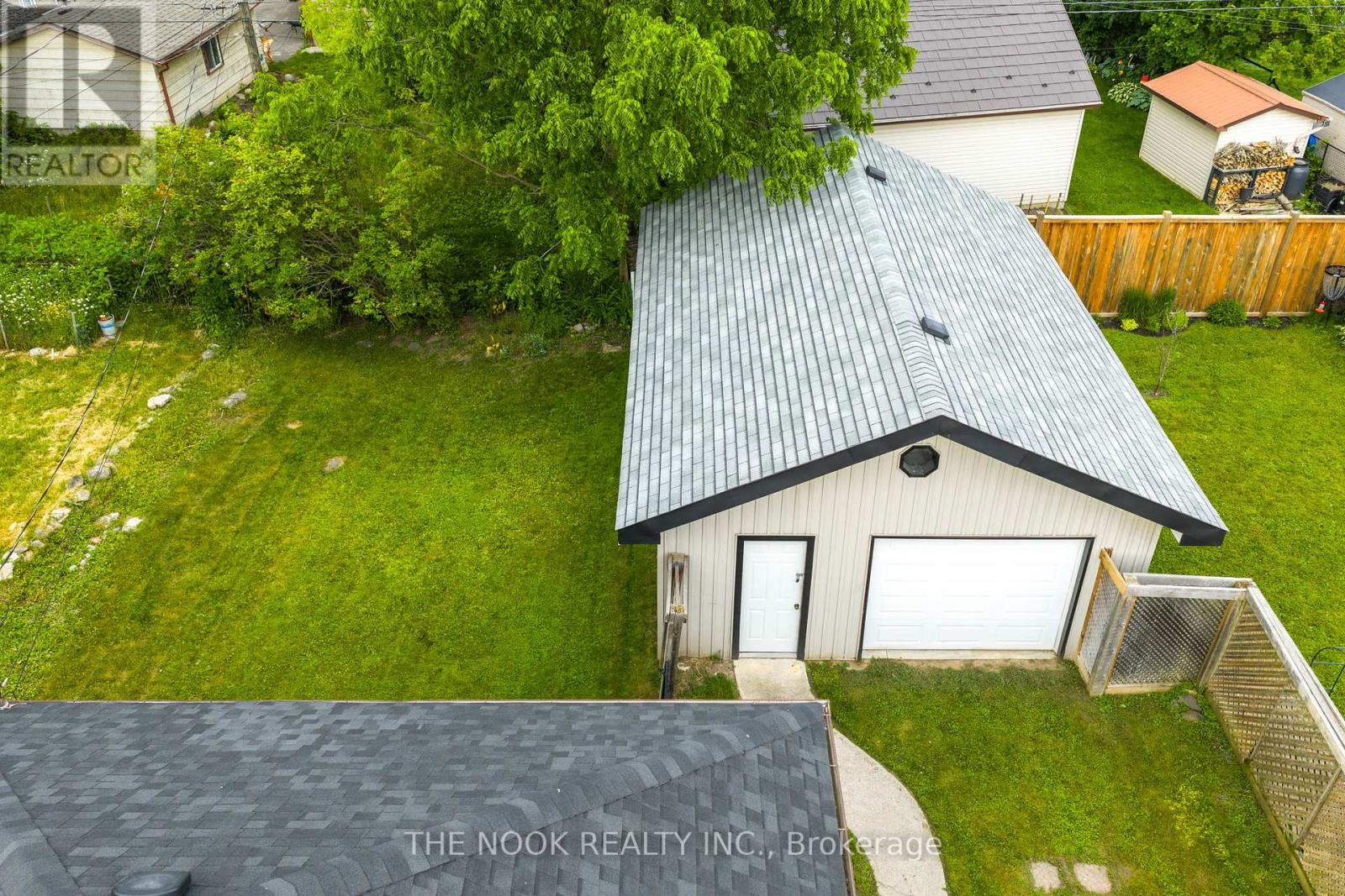 818 Nicholls Street, Peterborough North (South), Ontario  K9H 5T8 - Photo 2 - X12233133
