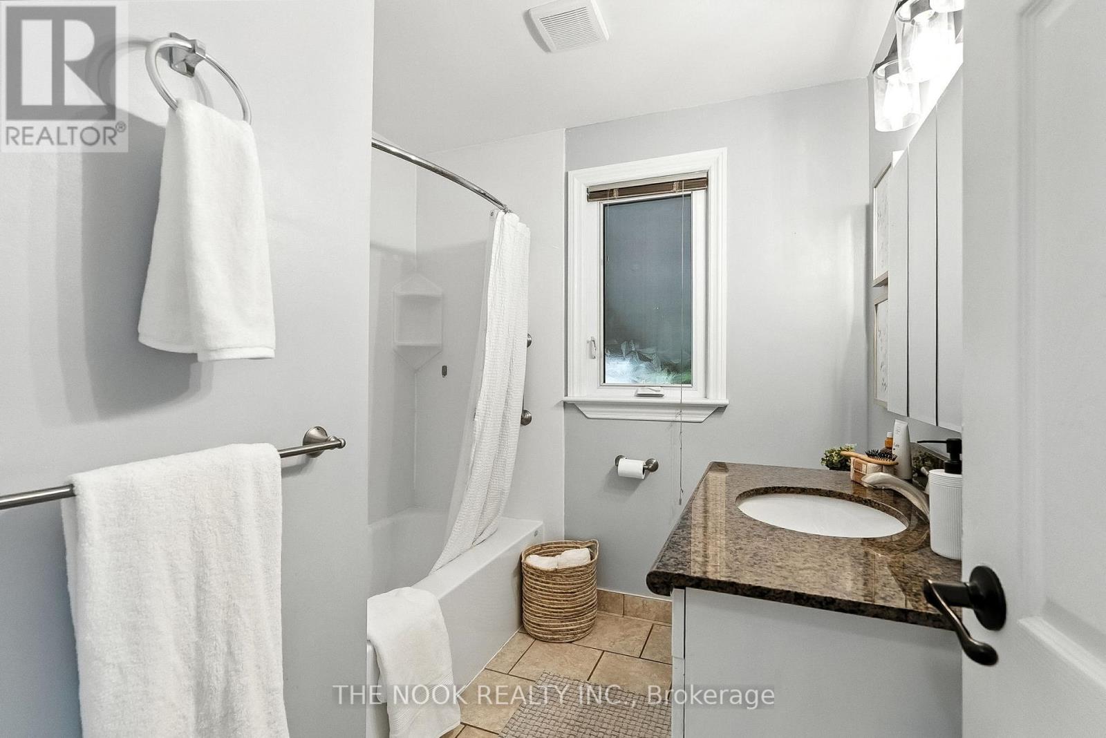 818 Nicholls Street, Peterborough North (South), Ontario  K9H 5T8 - Photo 26 - X12233133