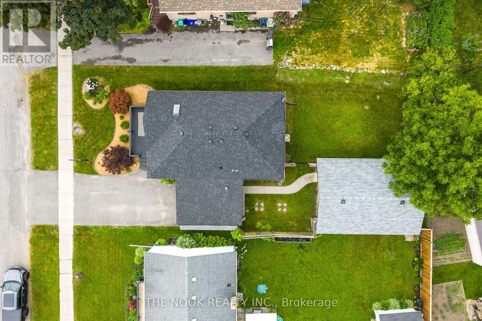 818 Nicholls Street, Peterborough North (South), Ontario  K9H 5T8 - Photo 3 - X12233133