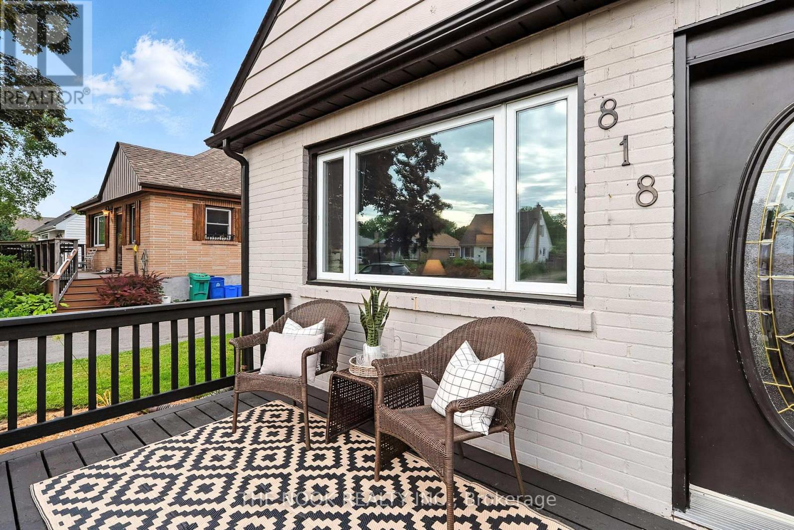 818 Nicholls Street, Peterborough North (South), Ontario  K9H 5T8 - Photo 4 - X12233133