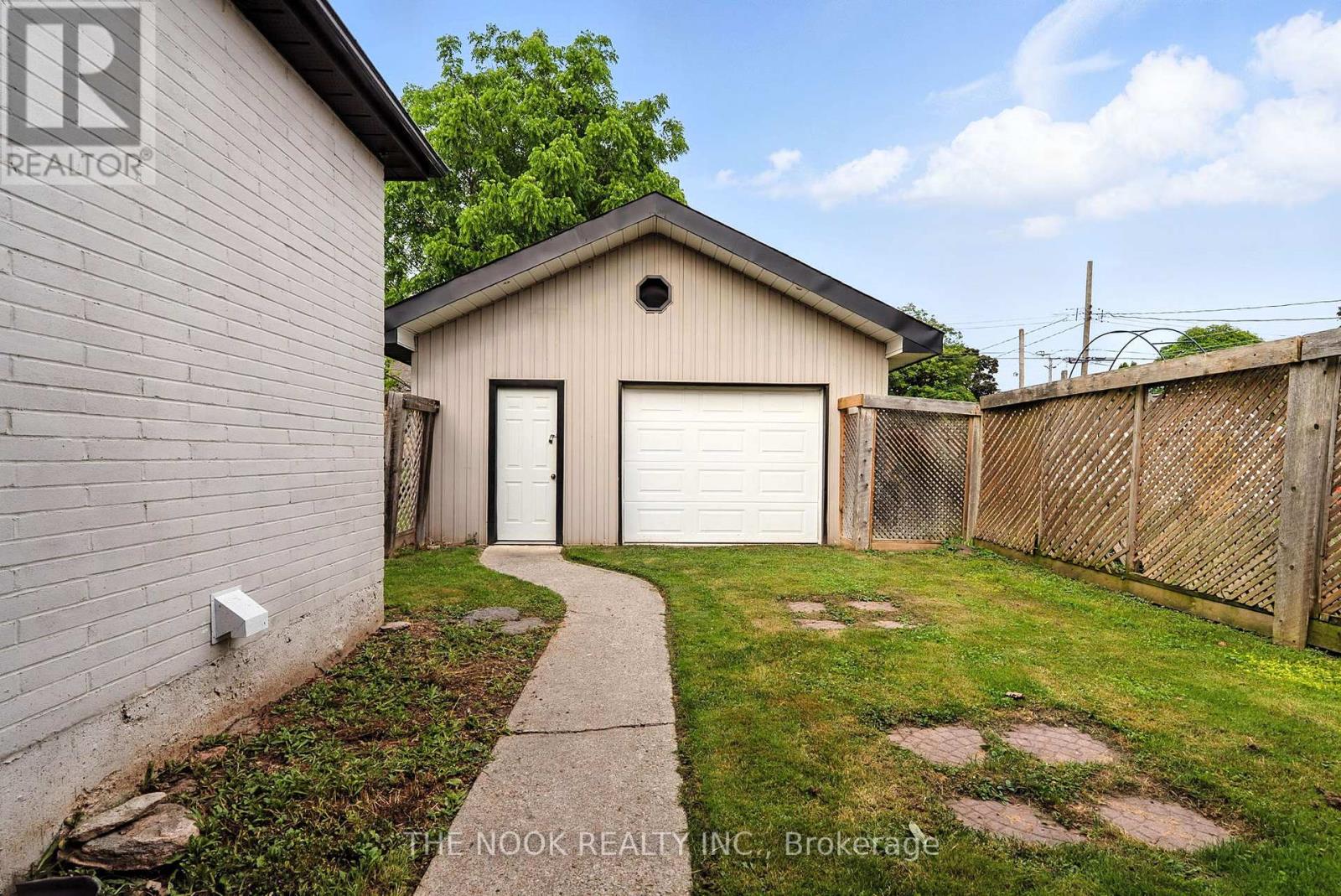 818 Nicholls Street, Peterborough North (South), Ontario  K9H 5T8 - Photo 40 - X12233133