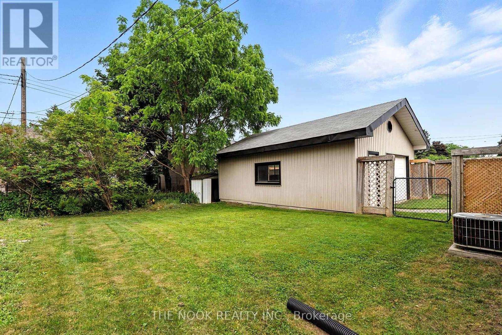 818 Nicholls Street, Peterborough North (South), Ontario  K9H 5T8 - Photo 41 - X12233133