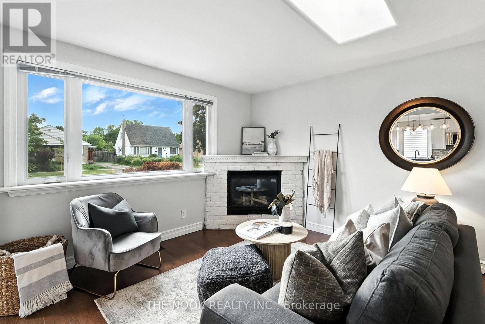 818 Nicholls Street, Peterborough North (South), Ontario  K9H 5T8 - Photo 6 - X12233133