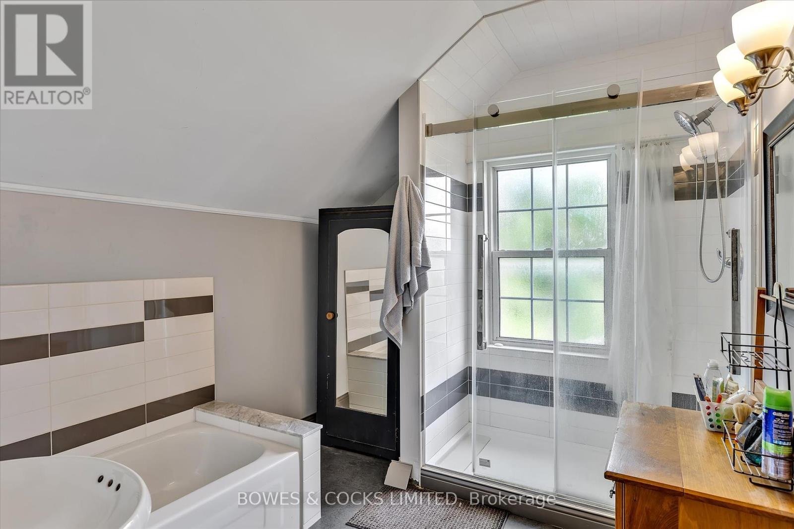 344 Mcdonnel Street, Peterborough (Downtown), Ontario  K9H 2X2 - Photo 41 - X12233138