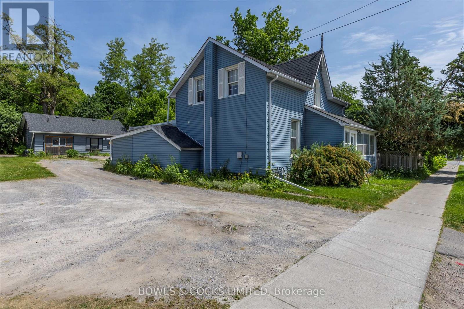 344 Mcdonnel Street, Peterborough (Downtown), Ontario  K9H 2X2 - Photo 5 - X12233138