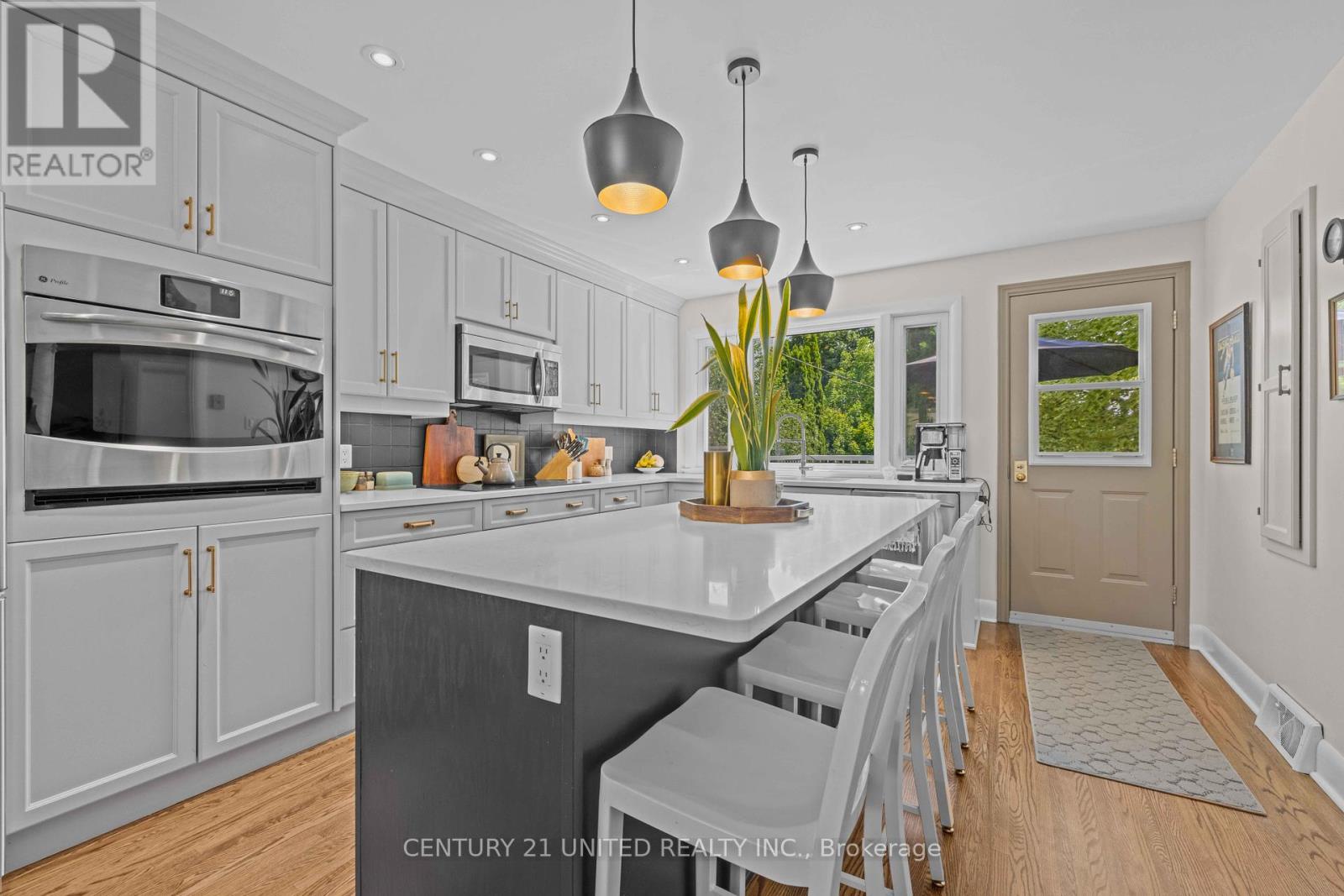 1382 Gordon Avenue, Peterborough Central (Old West End), Ontario  K9J 6H4 - Photo 11 - X12233205