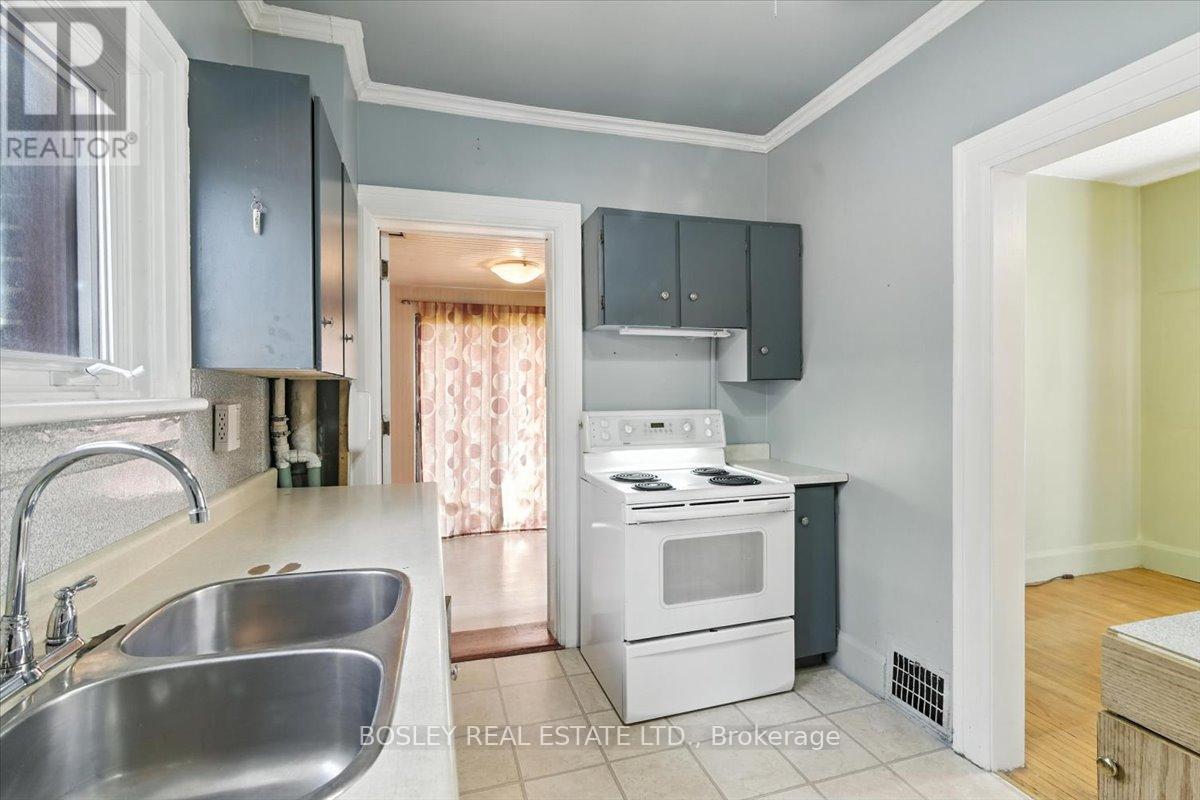 712 Park Street S, Peterborough South (West), Ontario  K9J 3T1 - Photo 11 - X12233406