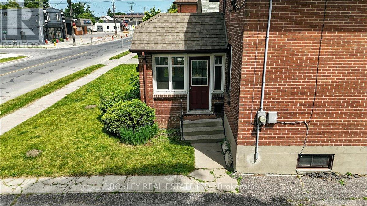 712 Park Street S, Peterborough South (West), Ontario  K9J 3T1 - Photo 3 - X12233406