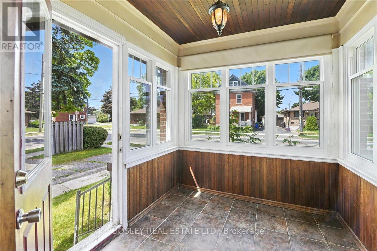 712 Park Street S, Peterborough South (West), Ontario  K9J 3T1 - Photo 4 - X12233406