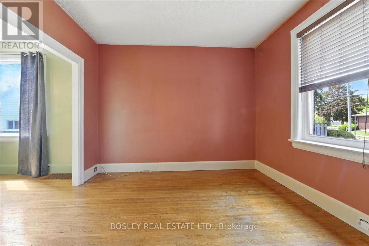 712 Park Street S, Peterborough South (West), Ontario  K9J 3T1 - Photo 6 - X12233406