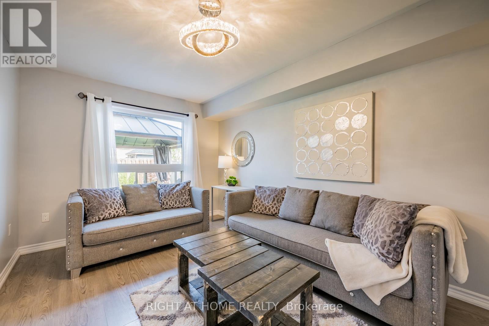 38 Claxton Crescent, Kawartha Lakes (Lindsay), Ontario  K9V 0N2 - Photo 19 - X12233486