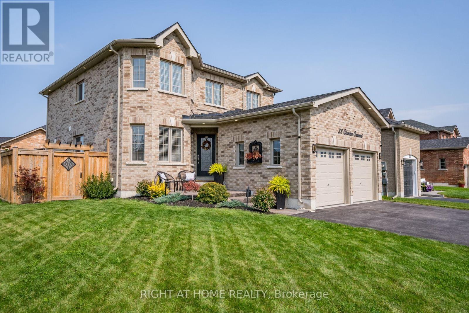 38 Claxton Crescent, Kawartha Lakes (Lindsay), Ontario  K9V 0N2 - Photo 4 - X12233486