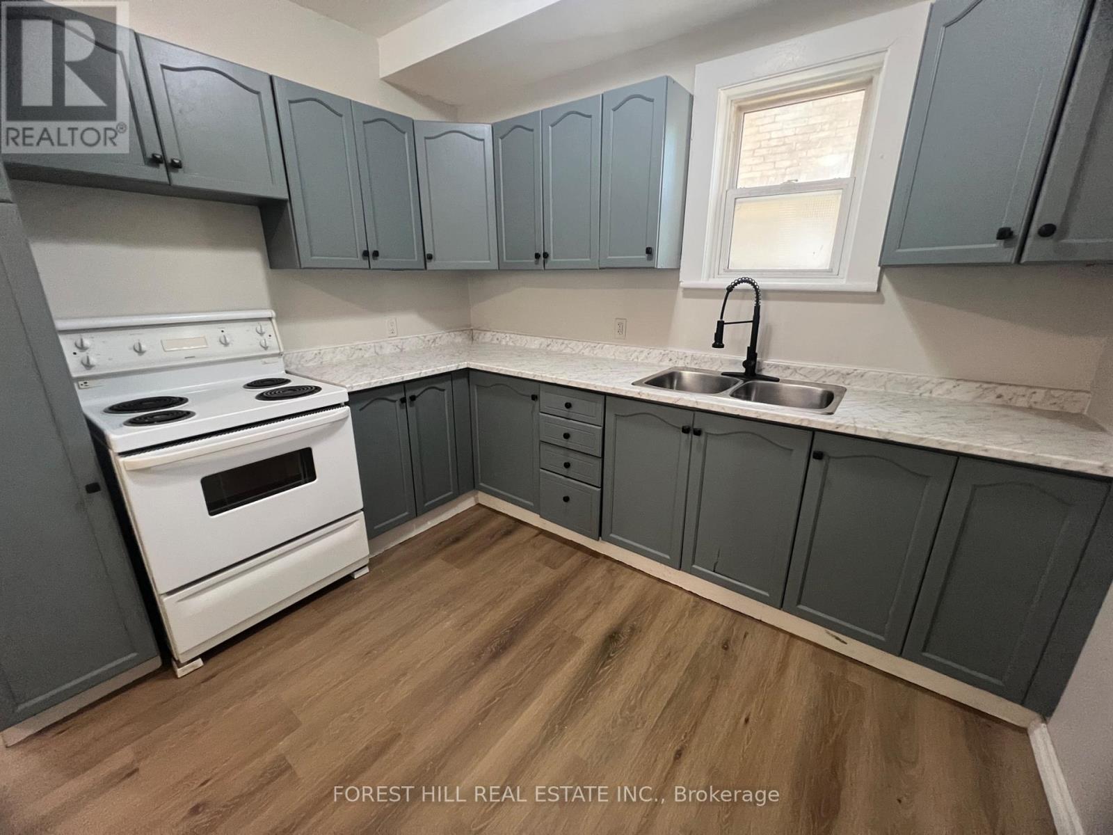 188 Park Street N, Peterborough Central (South), Ontario  K9J 3P6 - Photo 6 - X12233909