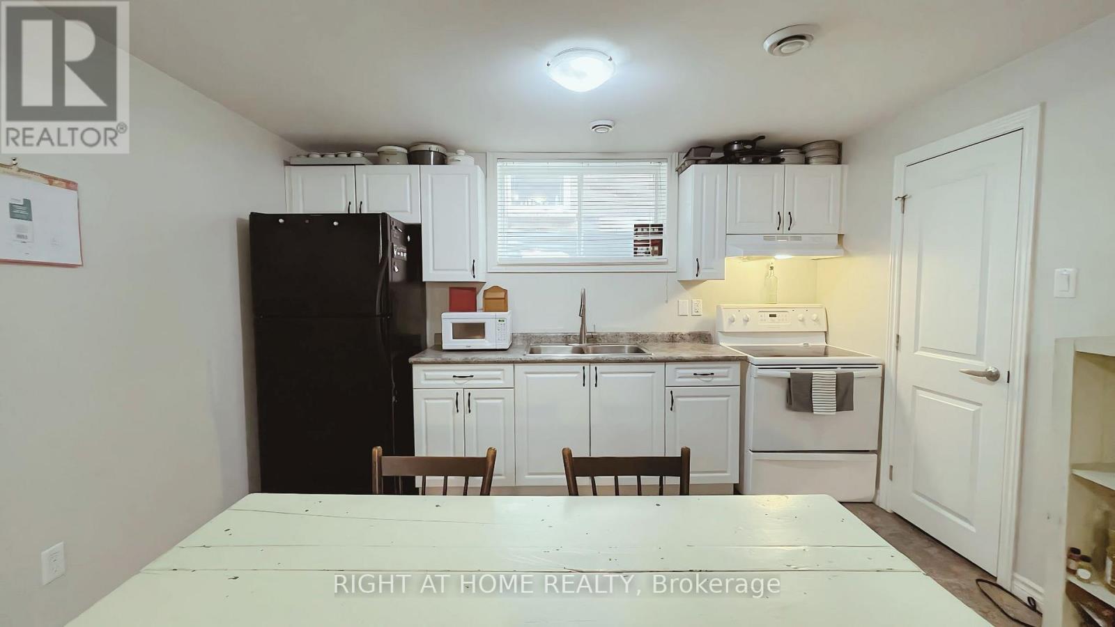 20 Holtom Street, Kawartha Lakes (Lindsay), Ontario  K9V 0C3 - Photo 25 - X12234559