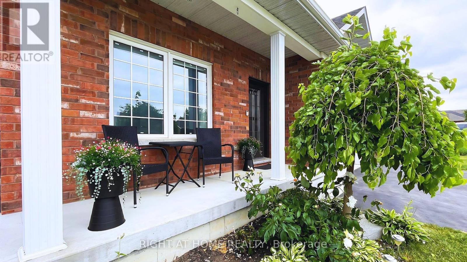 20 Holtom Street, Kawartha Lakes (Lindsay), Ontario  K9V 0C3 - Photo 3 - X12234559