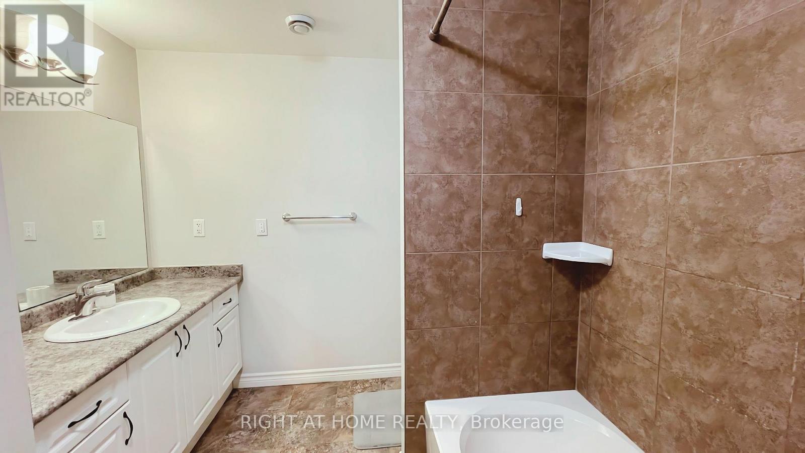 20 Holtom Street, Kawartha Lakes (Lindsay), Ontario  K9V 0C3 - Photo 32 - X12234559
