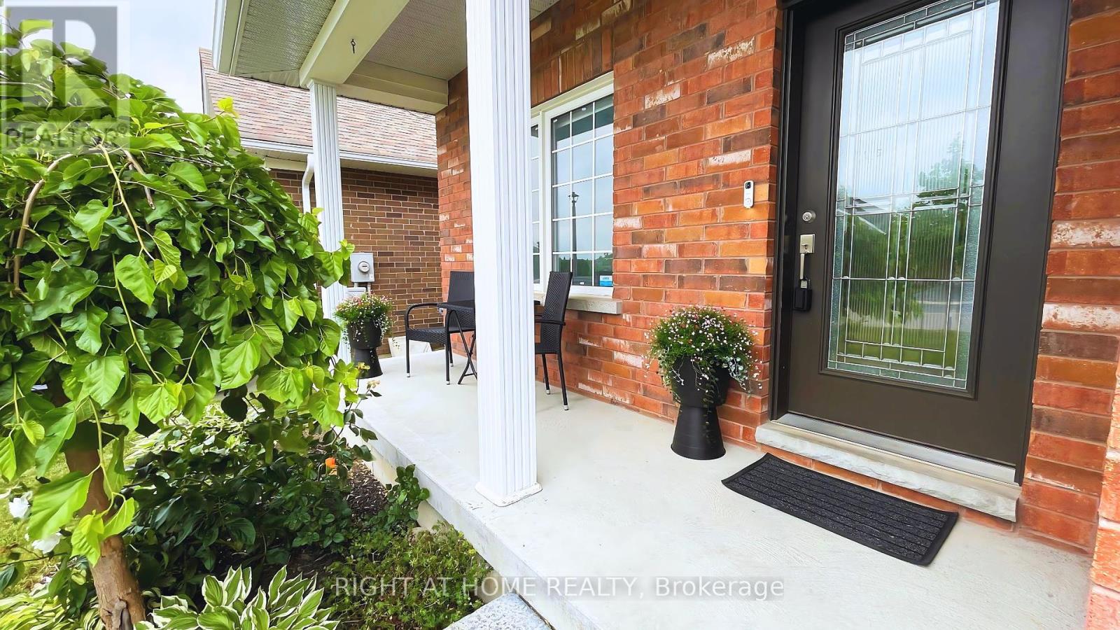 20 Holtom Street, Kawartha Lakes (Lindsay), Ontario  K9V 0C3 - Photo 4 - X12234559