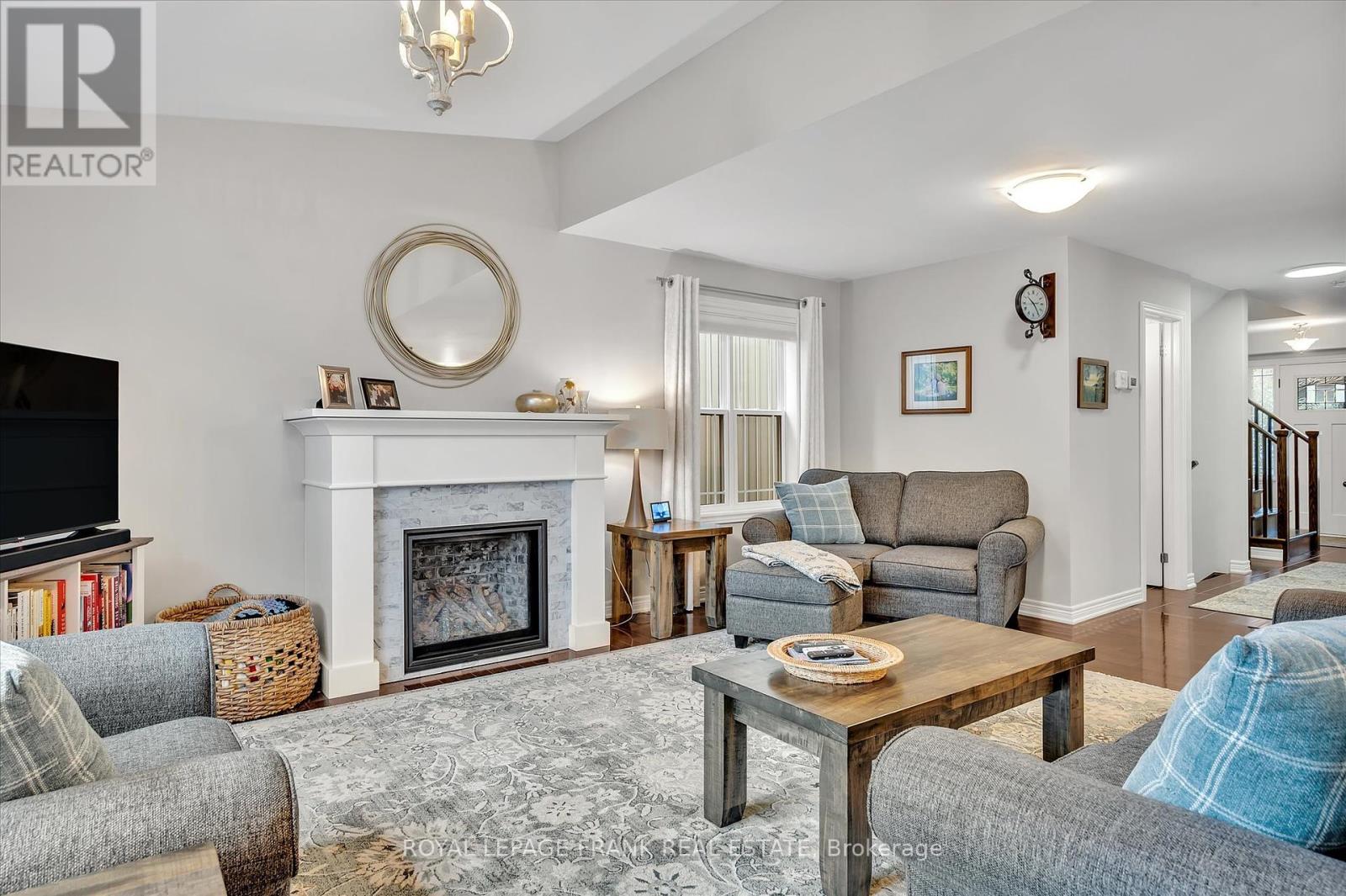 564 Grange Way, Peterborough North (North), Ontario  K9H 0G5 - Photo 4 - X12235288