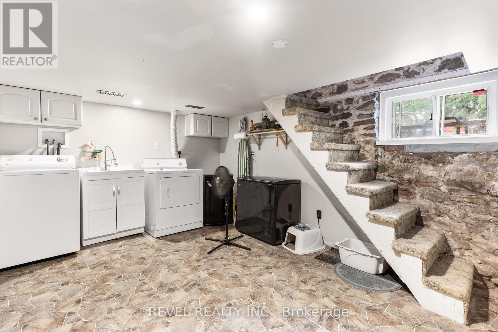 160 William Street N, Kawartha Lakes (Lindsay), Ontario  K9V 4B3 - Photo 31 - X12235347