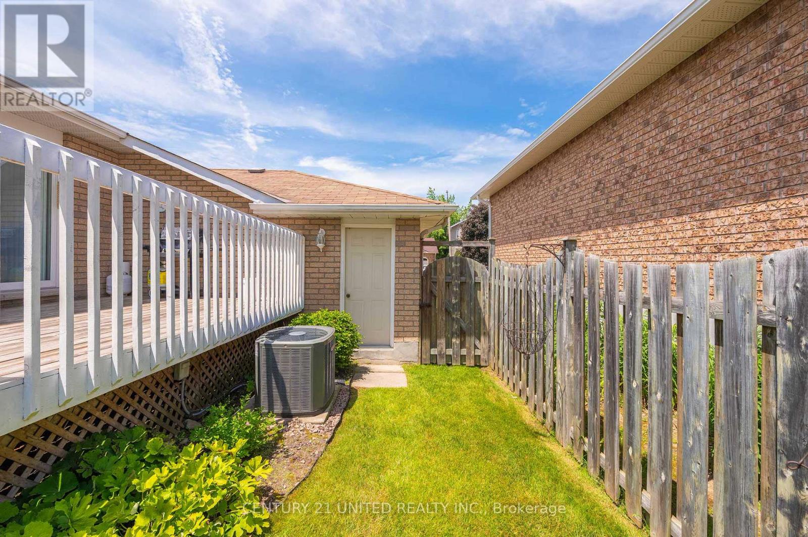 2221 Lorraine Drive, Peterborough North (University Heights), Ontario  K9L 1X5 - Photo 12 - X12235616