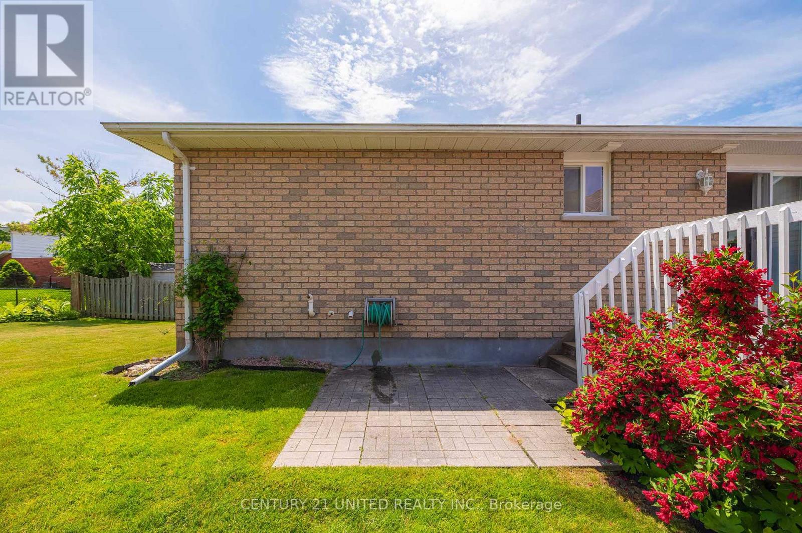 2221 Lorraine Drive, Peterborough North (University Heights), Ontario  K9L 1X5 - Photo 13 - X12235616