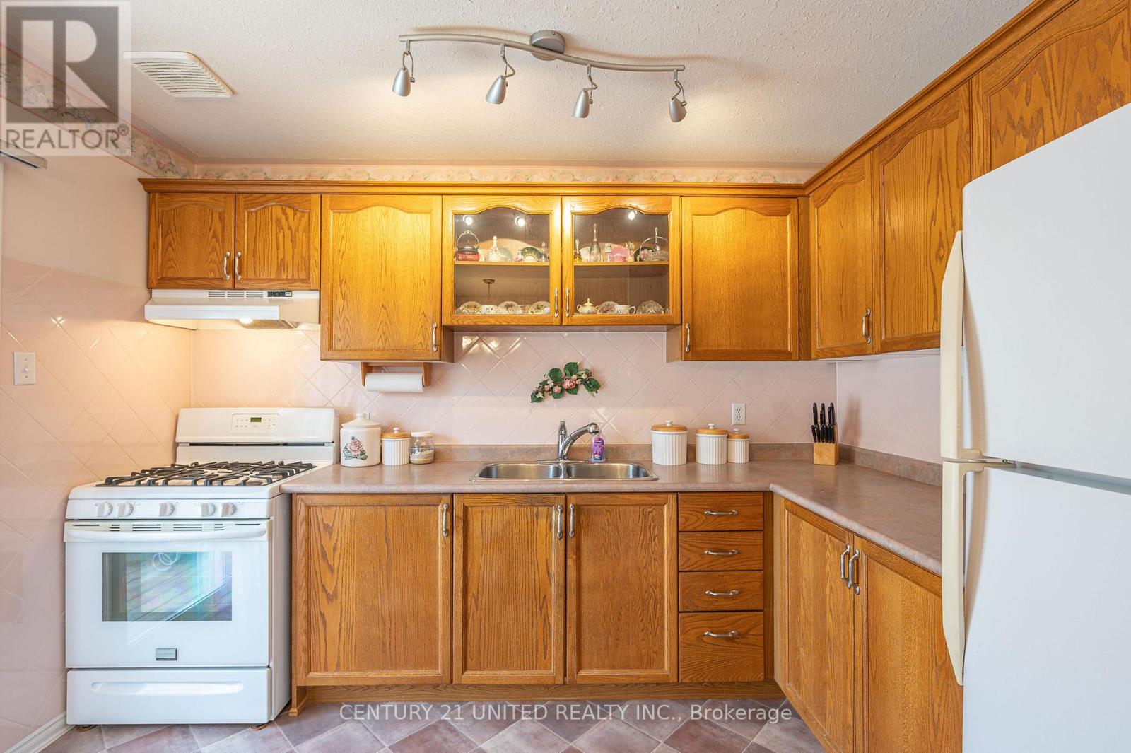 2221 Lorraine Drive, Peterborough North (University Heights), Ontario  K9L 1X5 - Photo 16 - X12235616