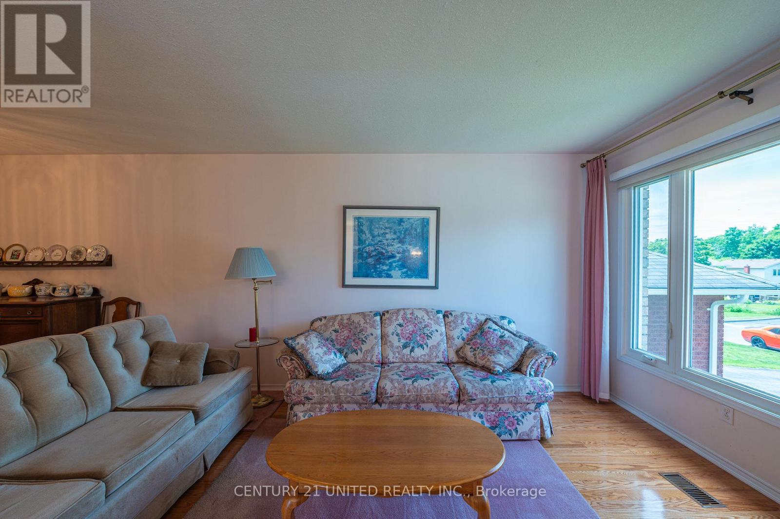 2221 Lorraine Drive, Peterborough North (University Heights), Ontario  K9L 1X5 - Photo 18 - X12235616