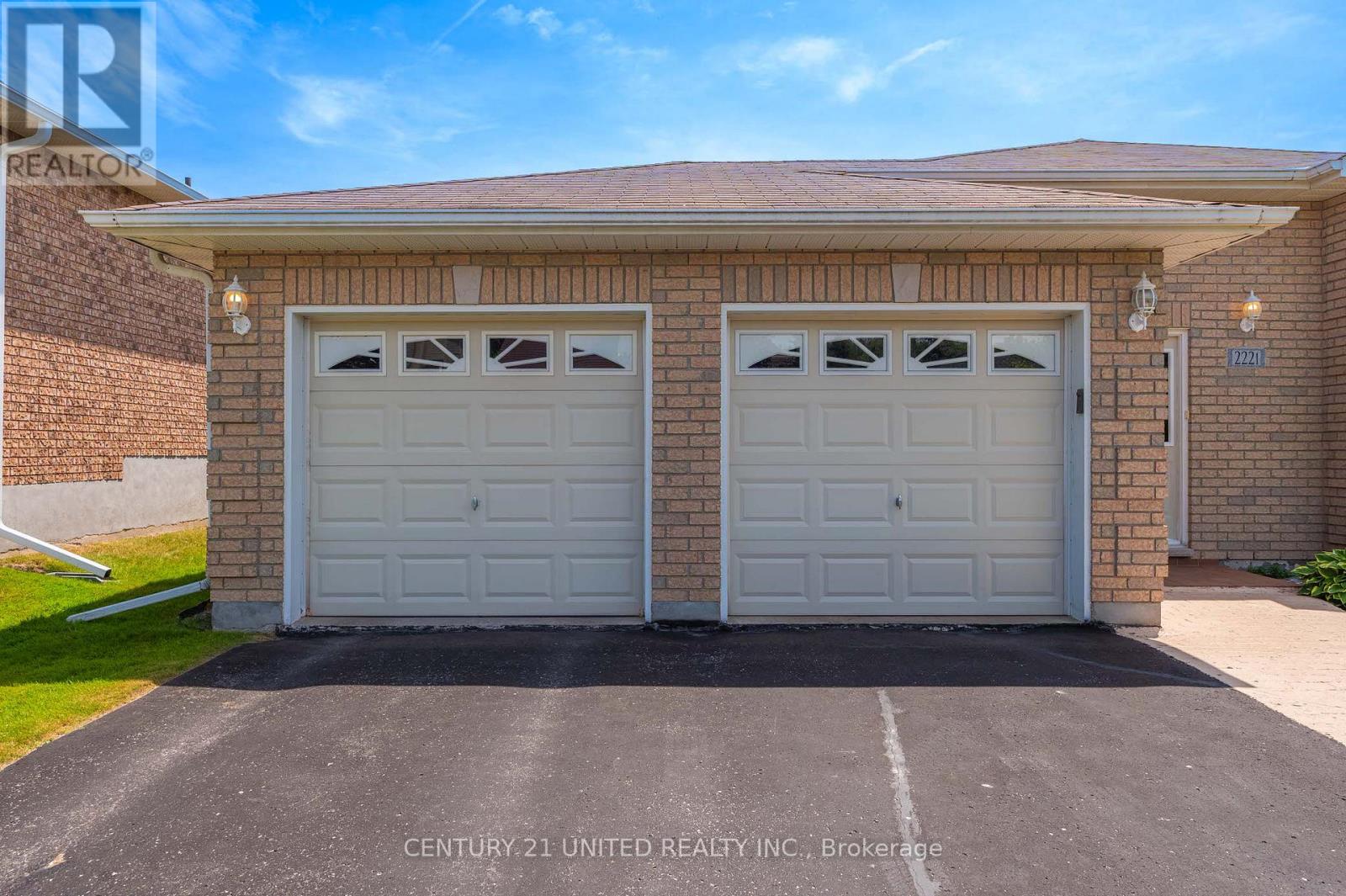 2221 Lorraine Drive, Peterborough North (University Heights), Ontario  K9L 1X5 - Photo 2 - X12235616