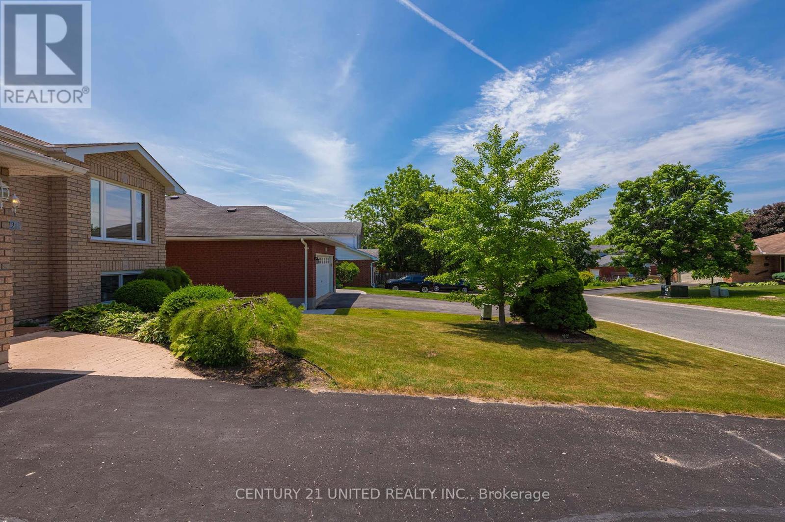 2221 Lorraine Drive, Peterborough North (University Heights), Ontario  K9L 1X5 - Photo 3 - X12235616