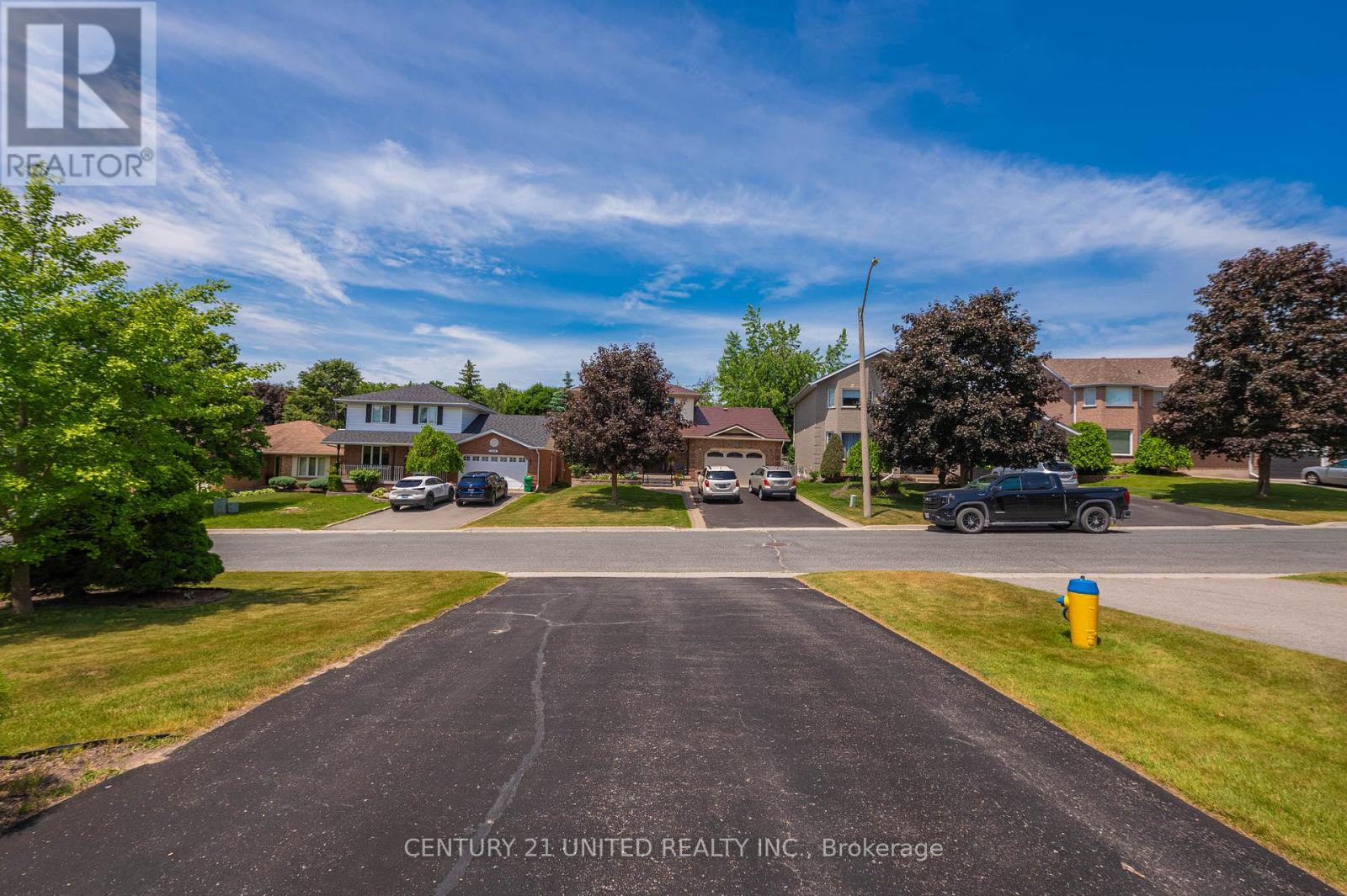 2221 Lorraine Drive, Peterborough North (University Heights), Ontario  K9L 1X5 - Photo 4 - X12235616