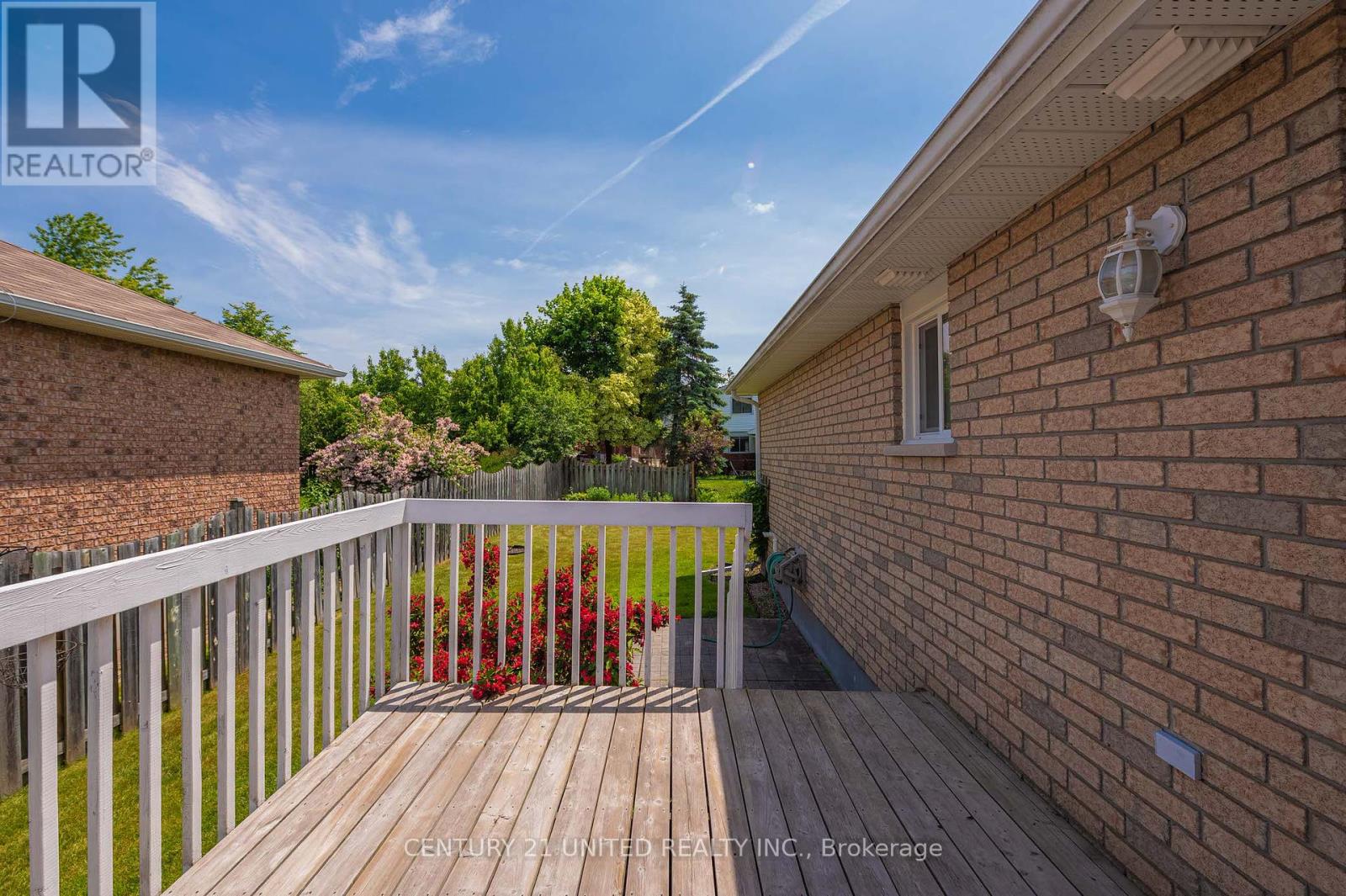 2221 Lorraine Drive, Peterborough North (University Heights), Ontario  K9L 1X5 - Photo 6 - X12235616