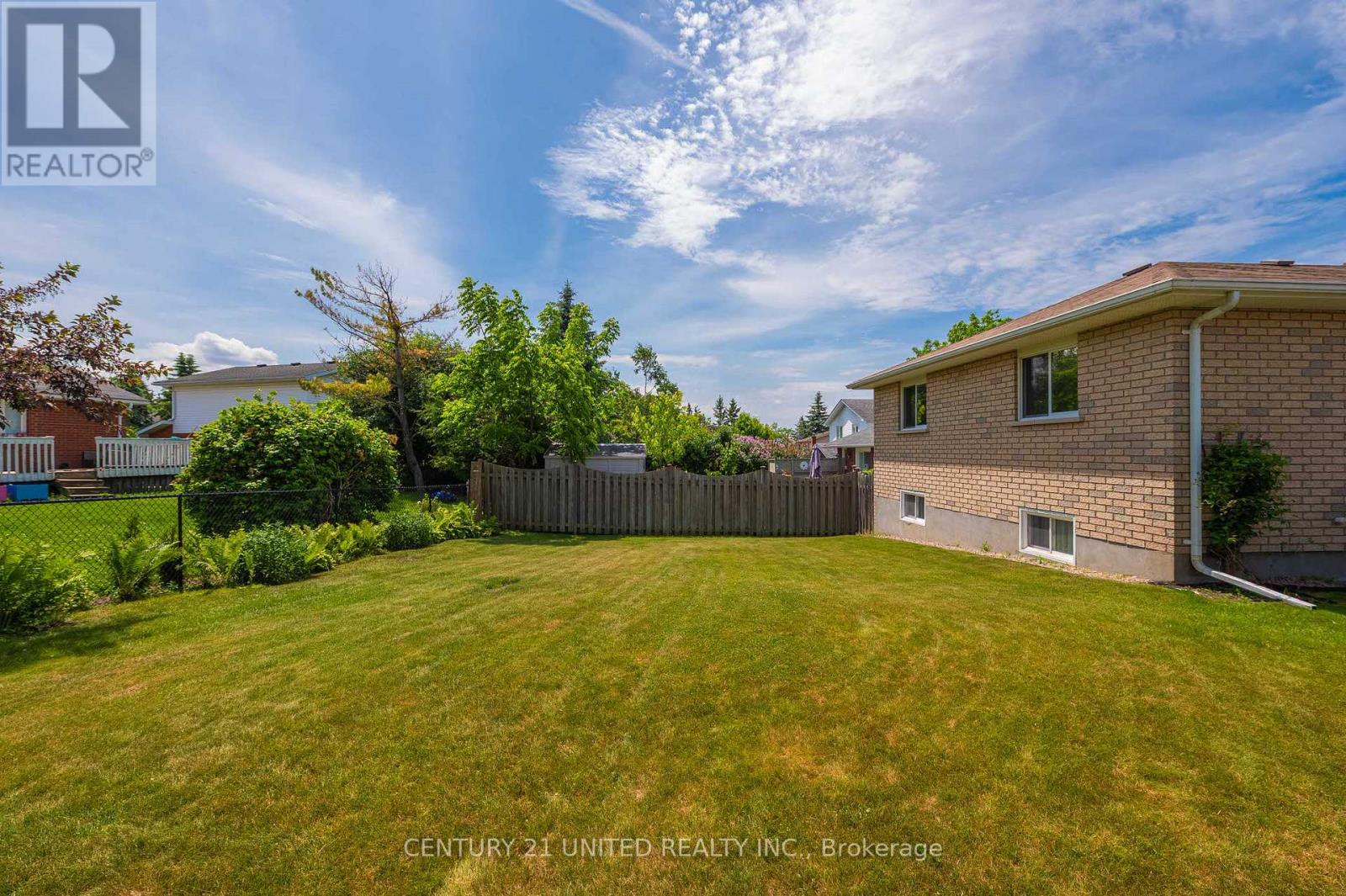2221 Lorraine Drive, Peterborough North (University Heights), Ontario  K9L 1X5 - Photo 7 - X12235616