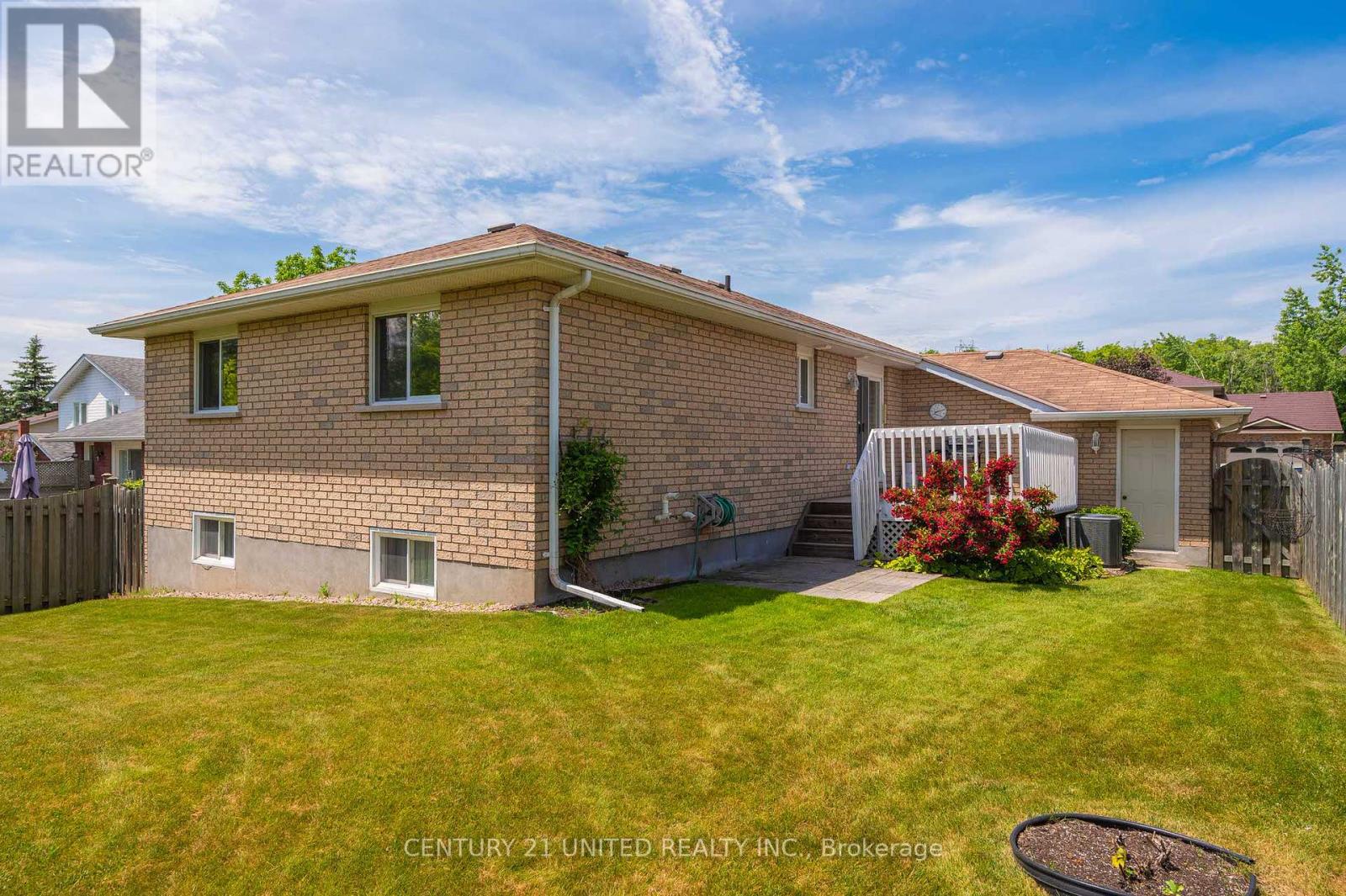 2221 Lorraine Drive, Peterborough North (University Heights), Ontario  K9L 1X5 - Photo 8 - X12235616