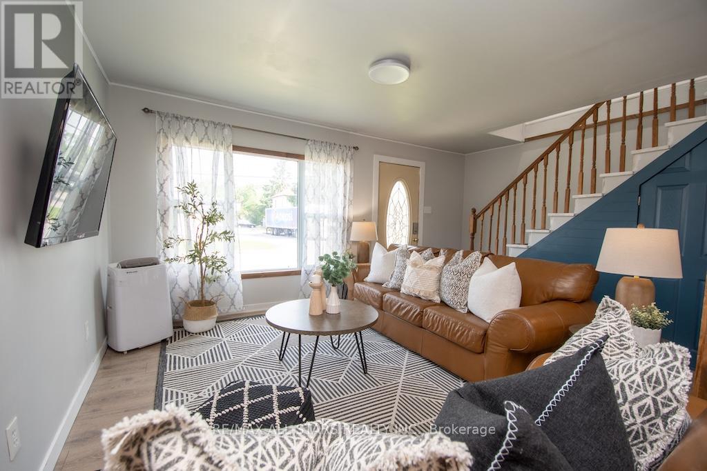 6 Mary Street, Kawartha Lakes (Omemee), Ontario  K0L 2W0 - Photo 6 - X12235997