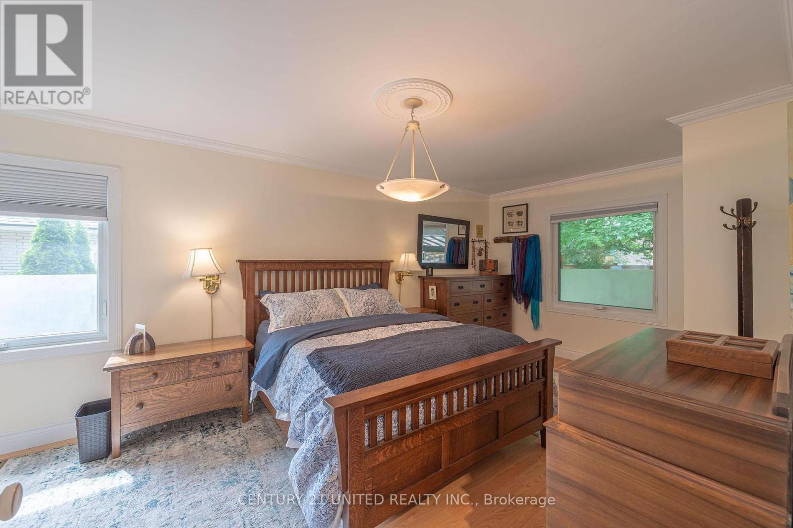 18 Engleburn Place, Peterborough East (Central), Ontario  K9H 7G7 - Photo 14 - X12236131
