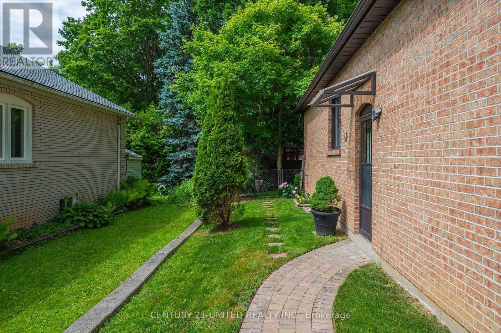 18 Engleburn Place, Peterborough East (Central), Ontario  K9H 7G7 - Photo 24 - X12236131