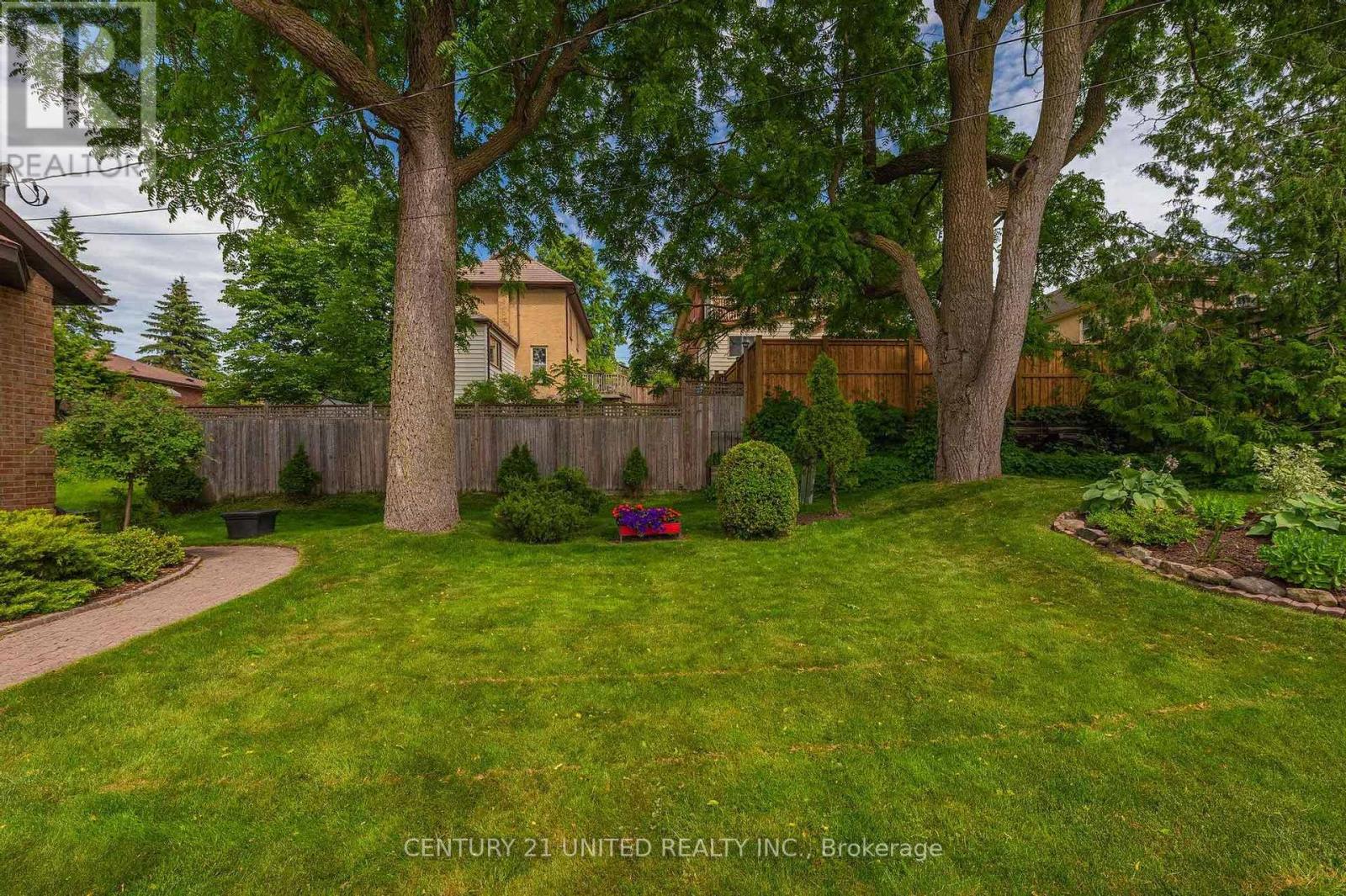 18 Engleburn Place, Peterborough East (Central), Ontario  K9H 7G7 - Photo 33 - X12236131