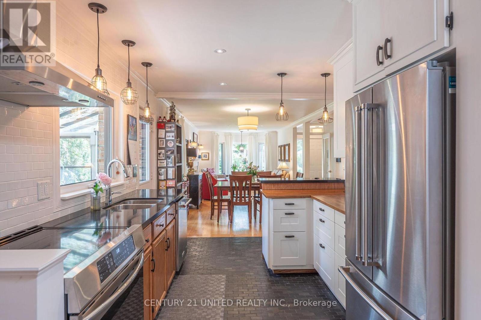 18 Engleburn Place, Peterborough East (Central), Ontario  K9H 7G7 - Photo 6 - X12236131