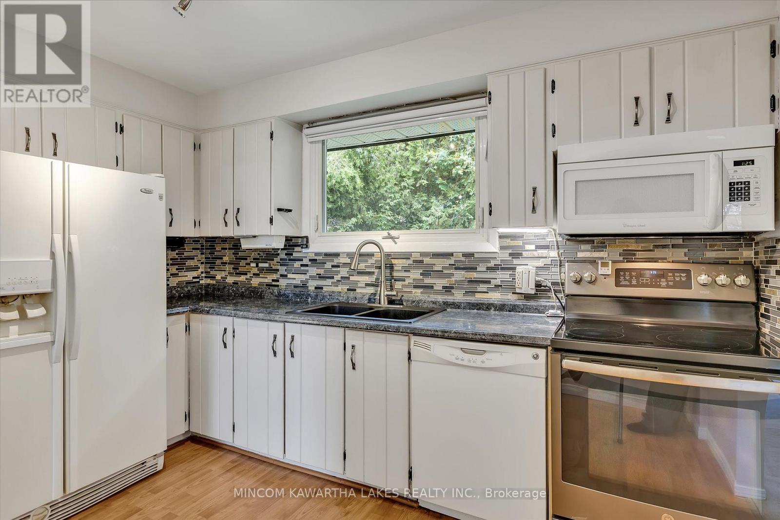 197 Patricia Crescent, Peterborough North (North), Ontario  K9J 6X3 - Photo 11 - X12236175