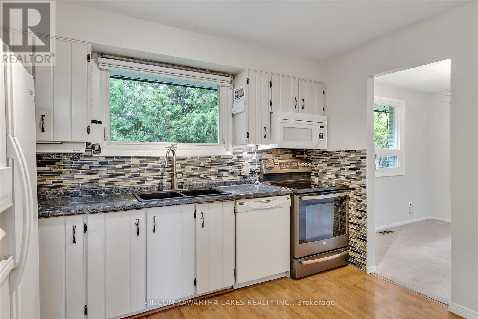 197 Patricia Crescent, Peterborough North (North), Ontario  K9J 6X3 - Photo 12 - X12236175