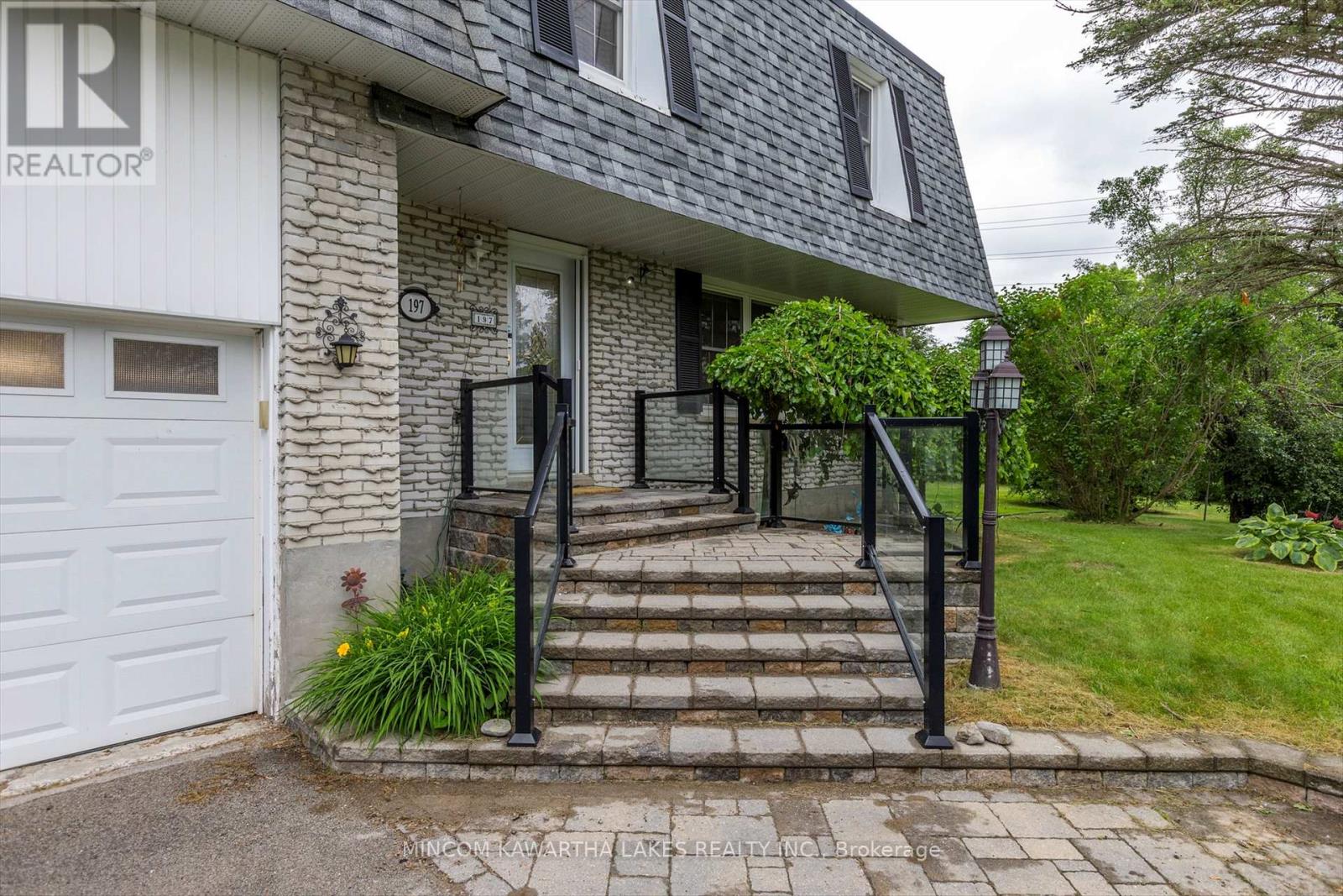 197 Patricia Crescent, Peterborough North (North), Ontario  K9J 6X3 - Photo 2 - X12236175