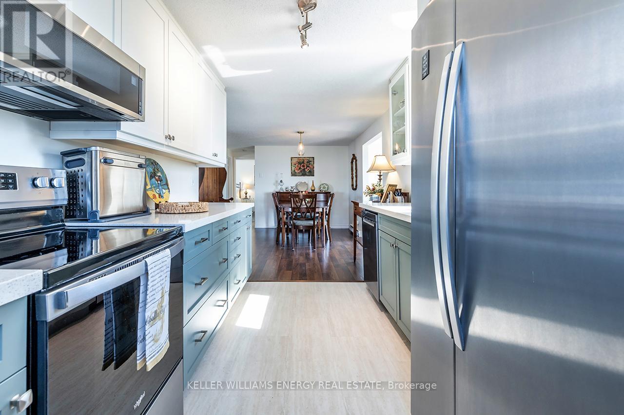 53 The Cove Road, Clarington (Newcastle), Ontario  L1B 1A9 - Photo 11 - E12236346