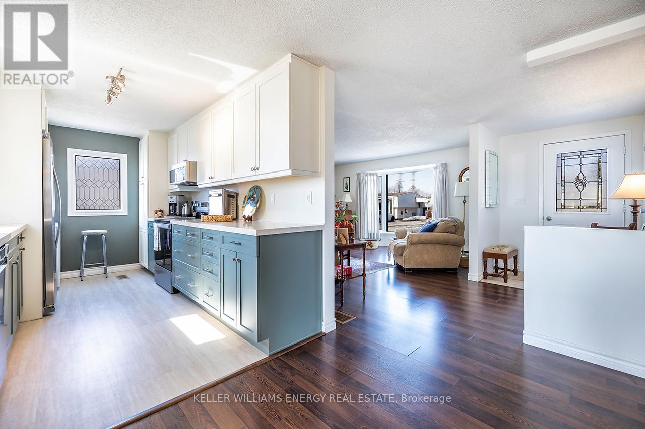 53 The Cove Road, Clarington (Newcastle), Ontario  L1B 1A9 - Photo 18 - E12236346
