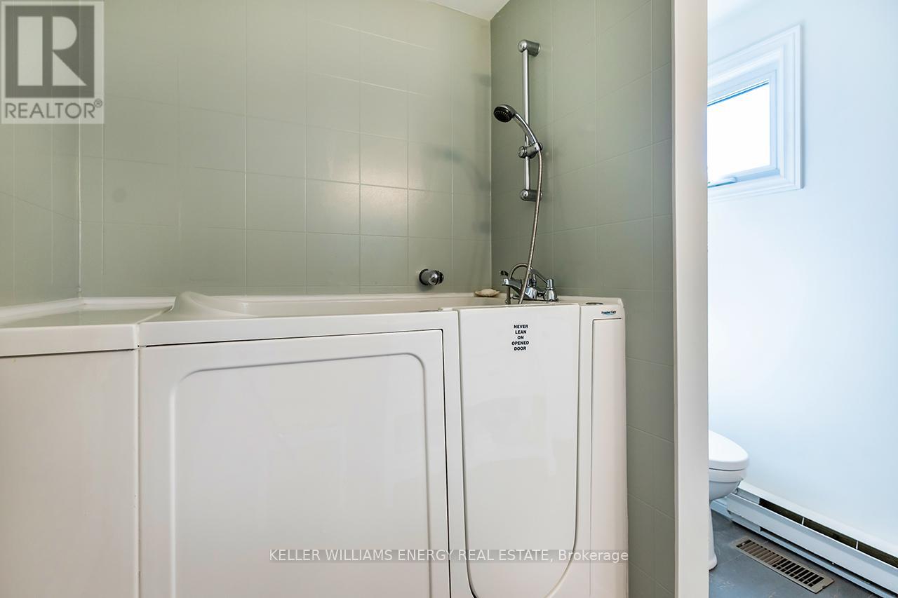 53 The Cove Road, Clarington (Newcastle), Ontario  L1B 1A9 - Photo 32 - E12236346