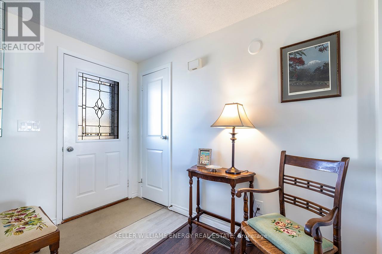 53 The Cove Road, Clarington (Newcastle), Ontario  L1B 1A9 - Photo 4 - E12236346