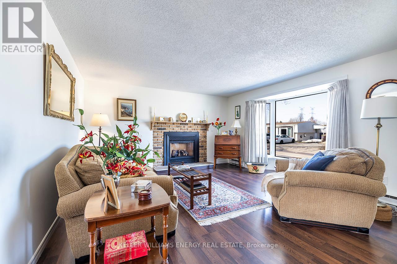 53 The Cove Road, Clarington (Newcastle), Ontario  L1B 1A9 - Photo 5 - E12236346