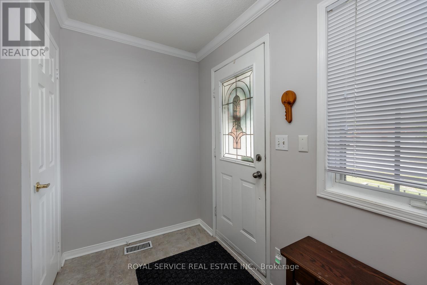 1275 Eagle Crescent, Peterborough West (North), Ontario  K9K 2K6 - Photo 4 - X12237300