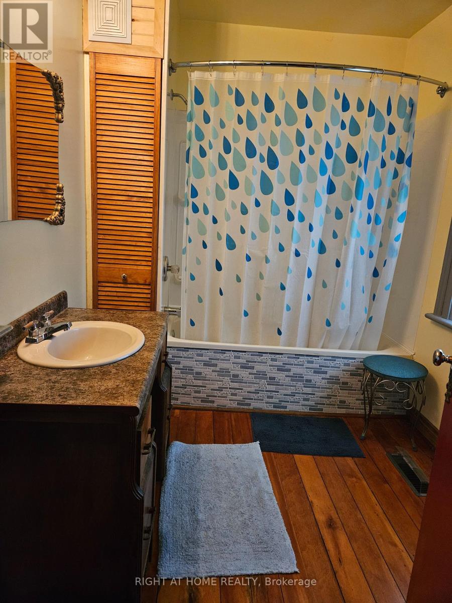 10 Regent Street, Selwyn, Ontario  K0L 2H0 - Photo 11 - X12237527
