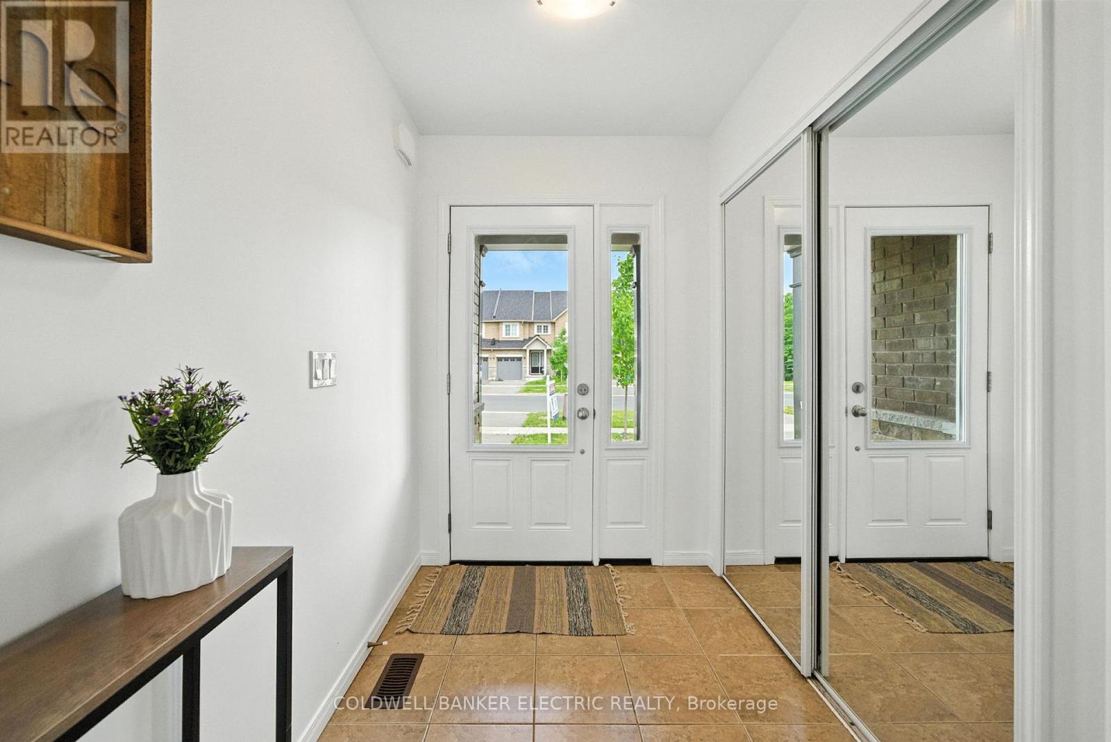 1651 Hetherington Drive, Peterborough North (University Heights), Ontario  K9L 0G6 - Photo 3 - X12237600