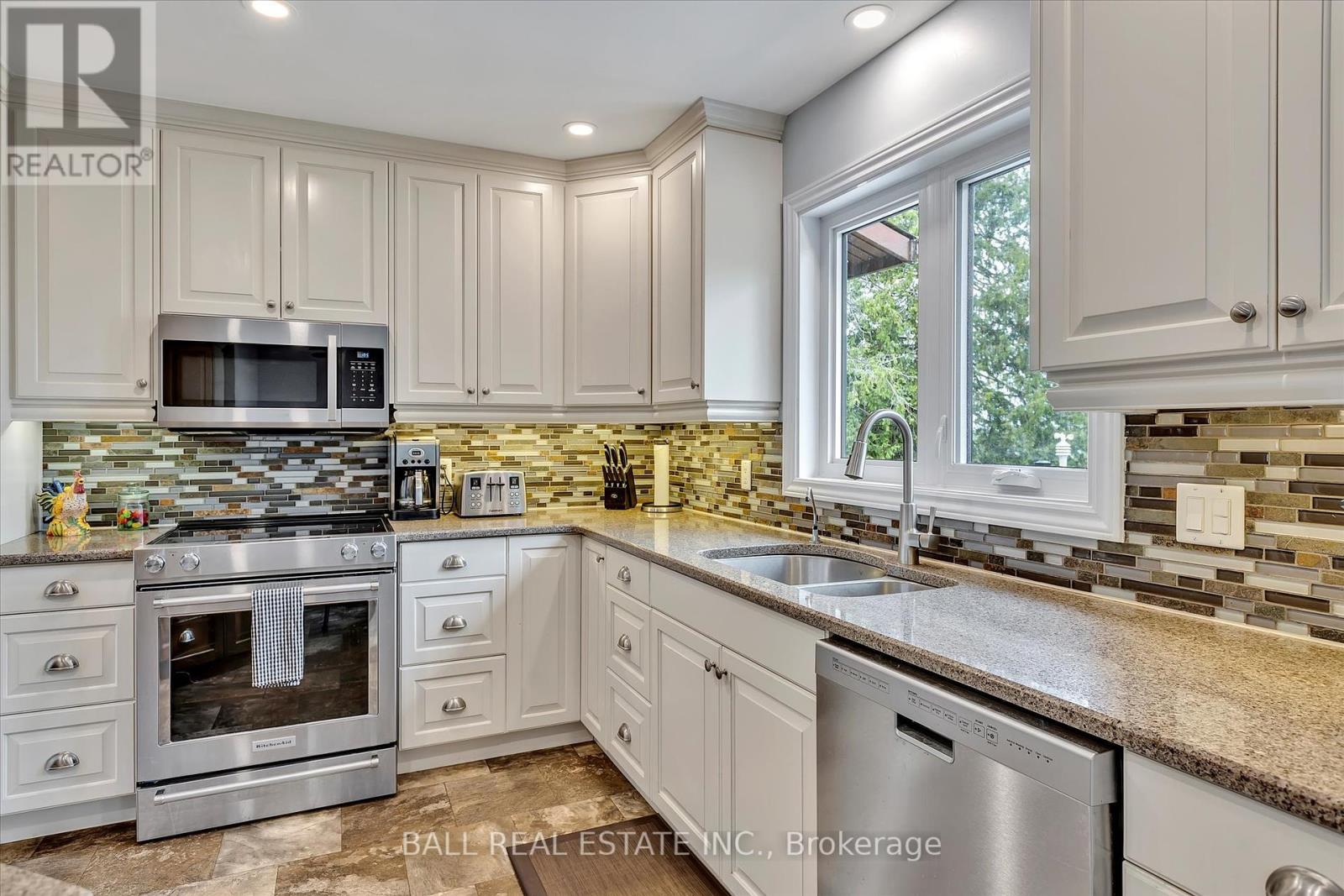 110 Lakeview Drive, Trent Hills (Campbellford), Ontario  K0L 1L0 - Photo 12 - X12237653